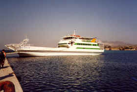 ferry1.jpg (179523 bytes)