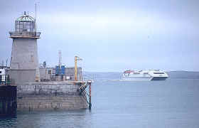 hss-holyhead.JPG (37200 bytes)